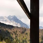 Rifugio Escursionistico Tita Piaz فندق أمبيزو