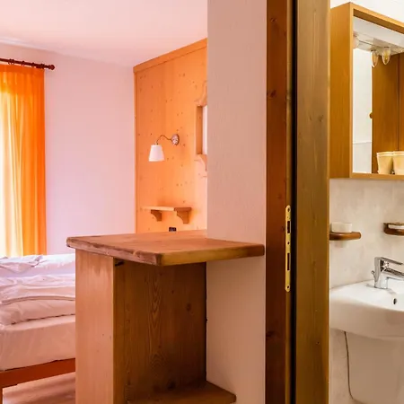 Rifugio Escursionistico Tita Piaz فندق